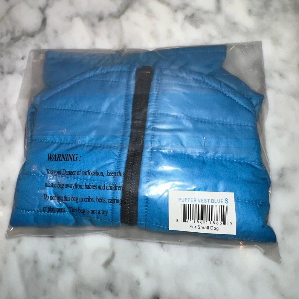 New with tags! Gooby Puffer Dog jacket.  Blue.  Small: 15-in chest